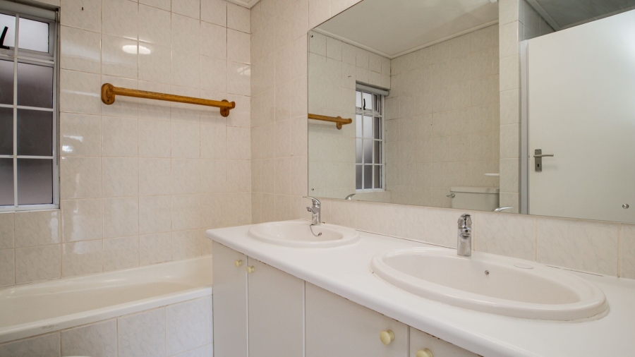 To Let 2 Bedroom Property for Rent in Hout Bay Western Cape